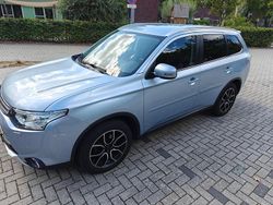 Blauw (metallic) Gebruikt 2015 Mitsubishi Outlander P-HEV Instyle SUV | € 10.900 (Goede deal)