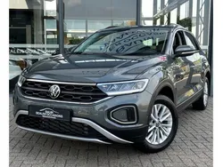 Grijs, metallic lak Gebruikt 2024 VW T-Roc Edition SUV | € 26.850 (Goede deal)