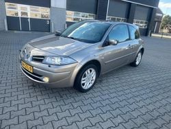 Beige Gebruikt 2008 Renault Mégane III Hatchback | € 4.999 (Goede deal)
