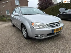 Grijs Gebruikt 2005 Kia Cerato LX Sedan | € 750