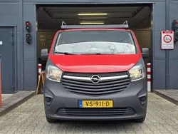 Rood Gebruikt 2015 Opel Vivaro Van | € 9.500 (Eerlijke prijs)
