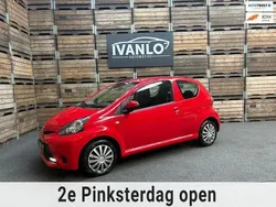 Rood Gebruikt 2013 Toyota Aygo Hatchback | € 5.445 (Eerlijke prijs)