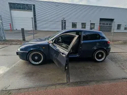 Blauw Gebruikt 2004 Alfa Romeo 147 Impression Hatchback | € 1.400 (Eerlijke prijs)