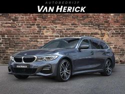 Grijs Gebruikt 2022 BMW 330e M Sport Stationwagen | € 31.945 (Goede deal)