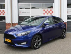 Blauw Gebruikt 2017 Ford Focus ST-Line Hatchback | € 12.950 (Eerlijke prijs)