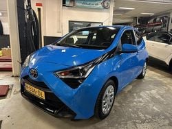 Blauw Gebruikt 2020 Toyota Aygo X-play Hatchback | € 11.999 (Eerlijke prijs)
