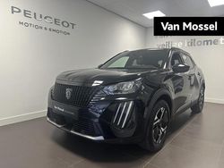 Zwart, metallic lak Gebruikt 2024 Peugeot e-2008 Allure SUV | € 30.840 (Iets duurder)