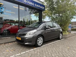 Grijs Gebruikt 2013 Toyota Yaris Hatchback | € 11.950 (Eerlijke prijs)