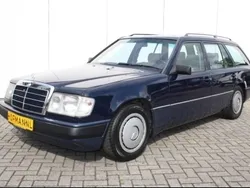 Blauw Gebruikt 1986 Mercedes E230 Stationwagen | € 13.990