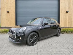 Zwart, metallic lak Gebruikt 2019 Mini ONE Business Hatchback | € 18.950 (Eerlijke prijs)
