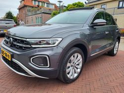 Grijs, metallic lak Gebruikt 2024 VW T-Roc Highline SUV | € 35.950 (Iets duurder)