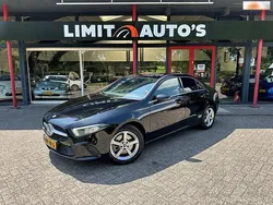 Zwart Gebruikt 2022 Mercedes A250 Luxury Sedan | € 30.950 (Goede deal)