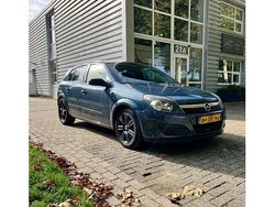 Grijs Gebruikt 2006 Opel Astra Executive Hatchback | € 1.450 (Eerlijke prijs)