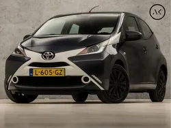 Grijs, metallic lak Gebruikt 2014 Toyota Aygo X-play Hatchback | € 9.445 (Goede deal)