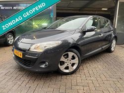 Grijs Gebruikt 2011 Renault Mégane III Dynamique Hatchback | € 4.450 (Eerlijke prijs)