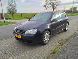 Zwart (metallic) Gebruikt 2004 VW Golf IV Comfortline Hatchback | € 2.650 (Eerlijke prijs)