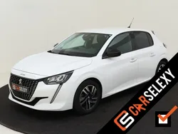 Wit, metallic lak Gebruikt 2023 Peugeot 208 Allure Hatchback | € 18.495 (Eerlijke prijs)