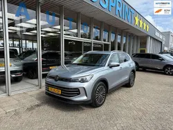 Zilver, metallic lak Gebruikt 2025 VW Tiguan Elegance SUV | € 45.999 (Super prijs)