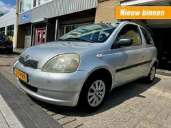 Grijs, metallic lak Gebruikt 2002 Toyota Yaris Luna Hatchback | € 1.195 (Goede deal)