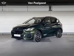 Sanremo grun metallic (c4e) (groen metallic) Nieuw 2025 BMW 225 Active Tourer Comfort Edition MPV | € 59.705