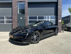 Zwart Gebruikt 2021 Porsche Taycan Performance Package Sedan | € 63.950 (Eerlijke prijs)
