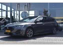 Grijs Gebruikt 2024 Ford Focus ST-Line X Stationwagen | € 26.945 (Eerlijke prijs)