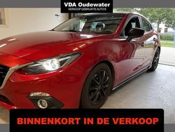 Rood Gebruikt 2016 Mazda 3 Inclusive Hatchback | € 14.900 (Eerlijke prijs)