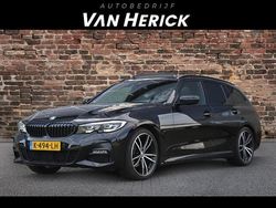 Zwart Gebruikt 2021 BMW 320 Executive Stationwagen | € 33.445 (Eerlijke prijs)