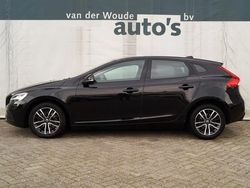 Zwart, metallic lak Gebruikt 2017 Volvo V40 Stationwagen | € 11.900