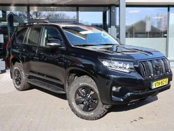 Zwart, andere lak Gebruikt 2023 Toyota Land Cruiser SUV | € 60.494 (Iets duurder)