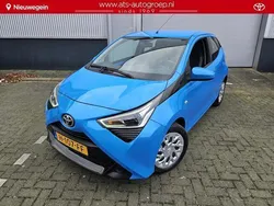 Blauw Gebruikt 2020 Toyota Aygo X-play Hatchback | € 10.995 (Eerlijke prijs)
