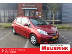 Rood Gebruikt 2014 Toyota Yaris Hatchback | € 7.950 (Eerlijke prijs)