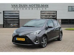 Grijs Gebruikt 2018 Toyota Yaris Premium Hatchback | € 14.950 (Eerlijke prijs)