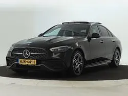 Obsidiaanzwart metallic Gebruikt 2024 Mercedes 300 AMG Sedan | € 54.950 (Eerlijke prijs)