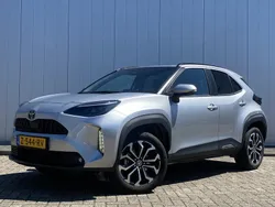 Grijs Gebruikt 2024 Toyota Yaris Cross Edition SUV | € 28.900 (Eerlijke prijs)