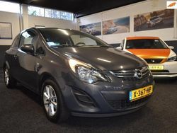 Grijs, metallic lak Gebruikt 2014 Opel Corsa Selection Stationwagen | € 6.950 (Duur)