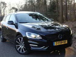 Zwart, metallic lak Gebruikt 2014 Volvo V60 Summum Stationwagen | € 8.100 (Eerlijke prijs)