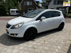 Wit Gebruikt 2009 Opel Corsa Edition Hatchback | € 2.499 (Eerlijke prijs)