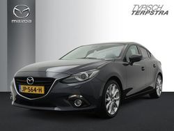 Grijs metallic Gebruikt 2016 Mazda 3 Sedan | € 16.440 (Iets duurder)