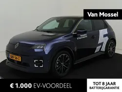 Blauw, metallic lak Gebruikt 2024 Renault R5 Iconic Hatchback | € 31.940 (Eerlijke prijs)
