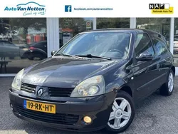 Zwart Gebruikt 2005 Renault Clio II Dynamique Hatchback | € 1.950 (Eerlijke prijs)