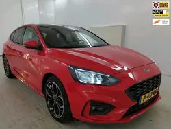 Rood Gebruikt 2022 Ford Focus Business Edition Hatchback | € 20.999 (Eerlijke prijs)