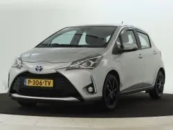 Grijs, metallic lak Gebruikt 2019 Toyota Yaris Limited Hatchback | € 16.945 (Eerlijke prijs)