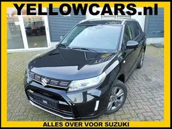 Zwart, metallic lak Gebruikt 2025 Suzuki Vitara SUV | € 27.449 (Eerlijke prijs)