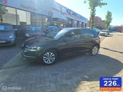 Rood Gebruikt 2017 VW Golf VII Comfortline Hatchback | € 14.849 (Eerlijke prijs)