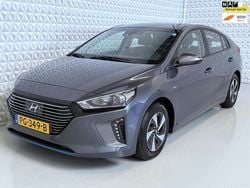 Grijs Gebruikt 2017 Hyundai Ioniq Sedan | € 5.999 (Super prijs)