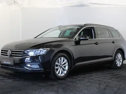 Zwart, metallic lak Gebruikt 2023 VW Passat Business Stationwagen | € 26.999 (Goede deal)