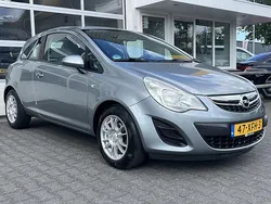 Grijs, metallic lak Gebruikt 2012 Opel Corsa Cosmo Hatchback | € 2.450 (Eerlijke prijs)