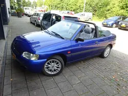 Blauw Gebruikt 1997 Ford Escort Cabriolet | € 999
