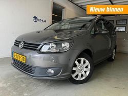 Grijs, metallic lak Gebruikt 2013 VW Touran Highline MPV | € 7.595 (Duur)